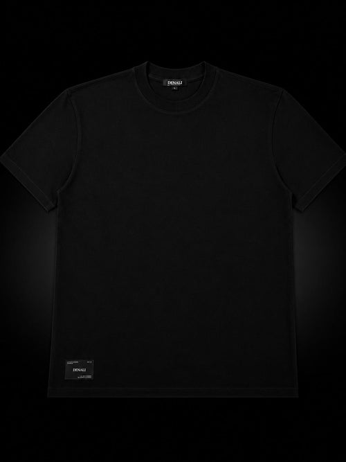 Vista delantera Black Ice DL — camiseta oversized Full Black con logo DL en pedrería — DENALI