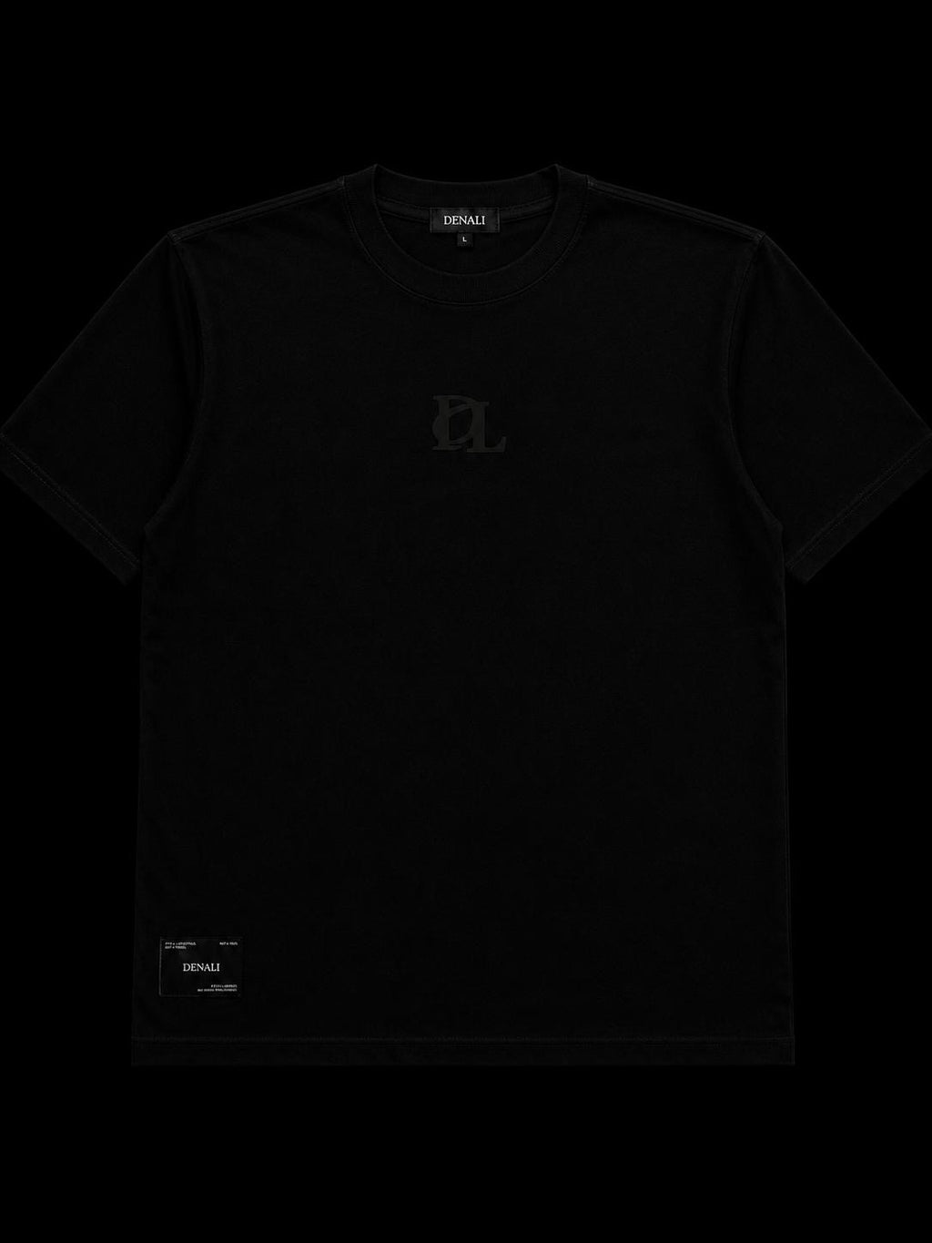 Vista delantera Black Star — camiseta oversized Full Black minimal luxury — DENALI